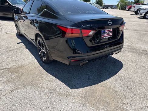 Used 2023 Nissan Altima 2.5 SR w/ SR Premium Package FWD image 3