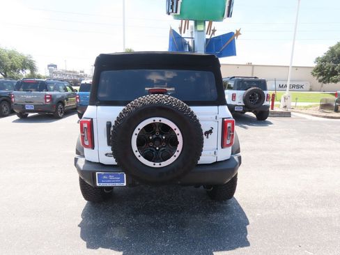 Certified 2023 Ford Bronco Badlands w/ Sasquatch Package AWD/4WD image 11