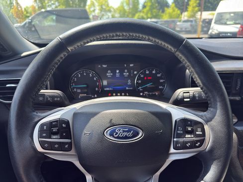 Used 2023 Ford Explorer Limited AWD/4WD image 8