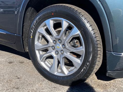 Used 2020 Chevrolet Traverse Premier image 32
