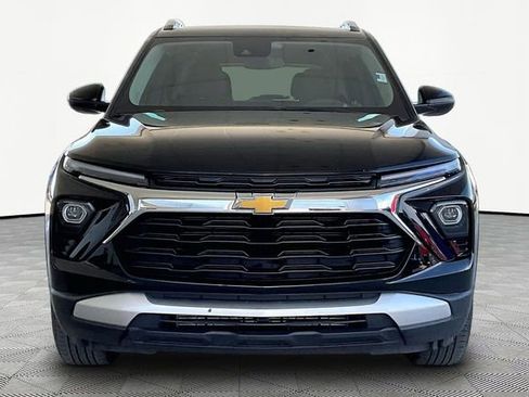 Used 2025 Chevrolet TrailBlazer LT AWD/4WD image 2
