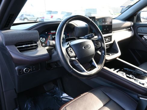 Used 2025 Ford Explorer Platinum w/ LUX Leather Package image 13