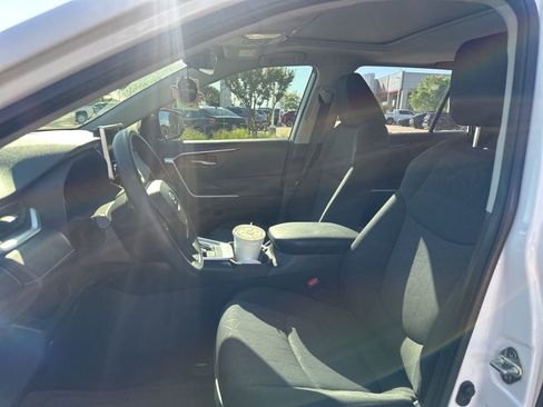 Used 2024 Toyota RAV4 XLE w/ Convenience Package image 5