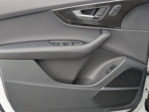 Certified 2025 Audi Q7 2.0T Premium w/ Convenience Plus Package image 10