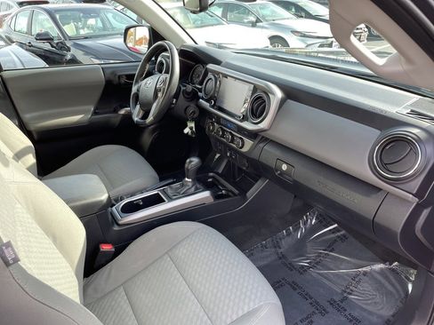 Certified 2022 Toyota Tacoma SR5 image 10
