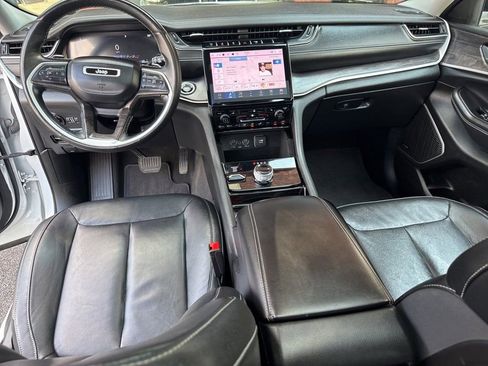 Used 2022 Jeep Grand Cherokee L Limited image 8