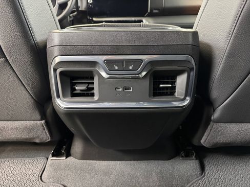 Used 2025 GMC Sierra 3500 Denali w/ Denali Reserve Package image 18