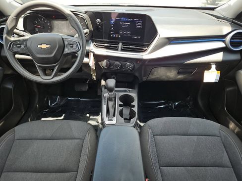 Used 2024 Chevrolet Trax LS w/ LS Convenience Package FWD image 12