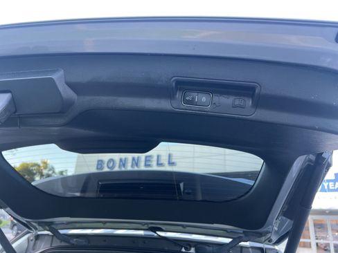 Certified 2022 Ford Explorer XLT w/ Equipment Group 202A image 11