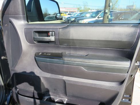 Used 2016 Toyota Tundra SR5 image 38