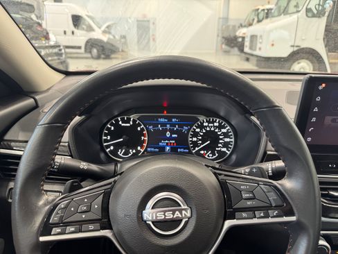 Used 2024 Nissan Altima 2.5 SR w/ SR Premium Package AWD/4WD image 13