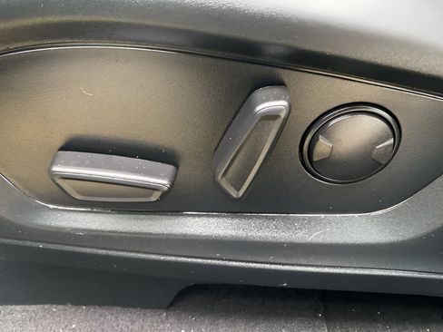 Used 2023 Ford Explorer XLT w/ Equipment Group 202A image 38