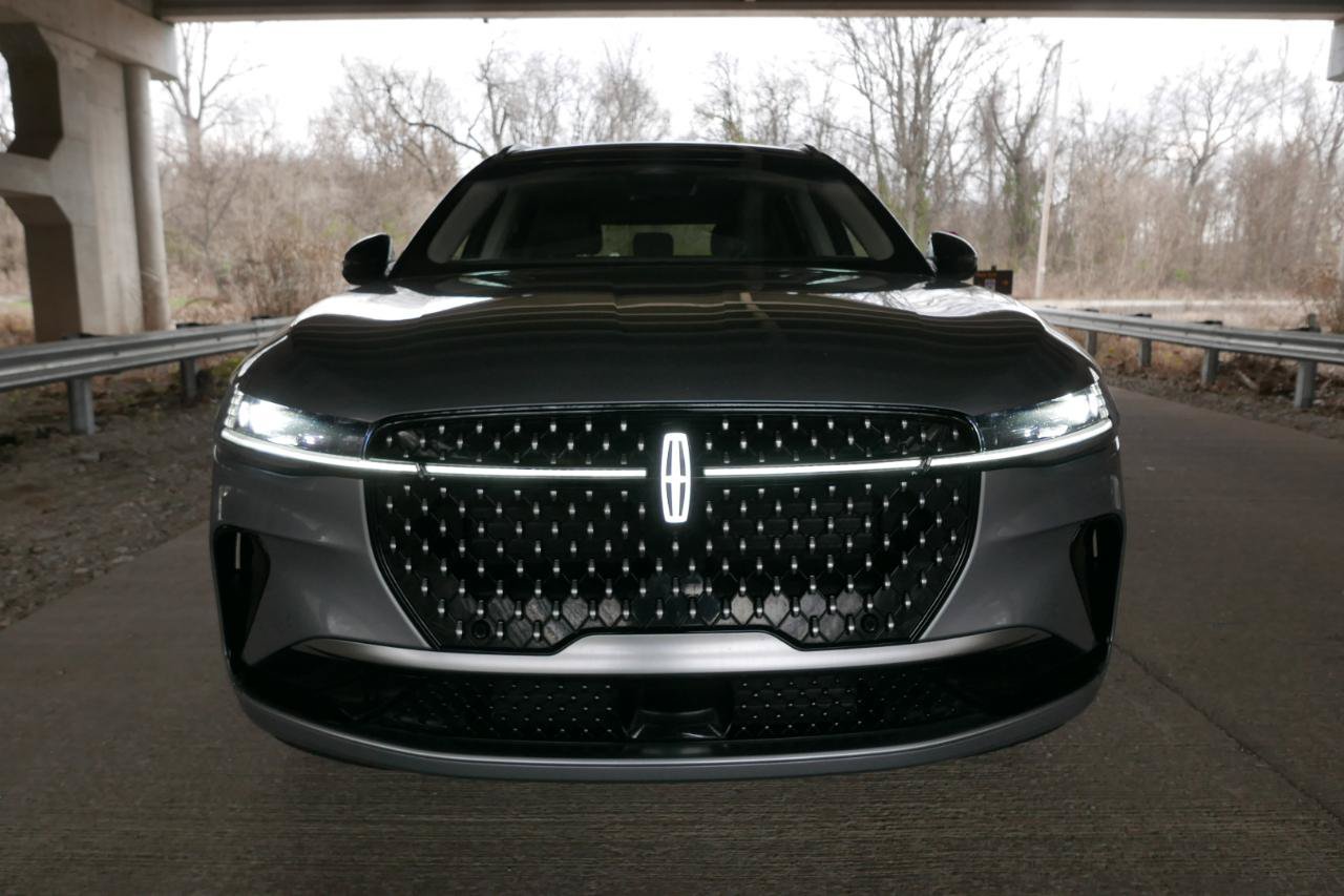 Used 2024 Lincoln Nautilus Reserve AWD/4WD image 39