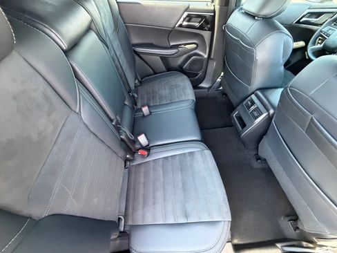 Used 2024 Mitsubishi Outlander FWD image 12