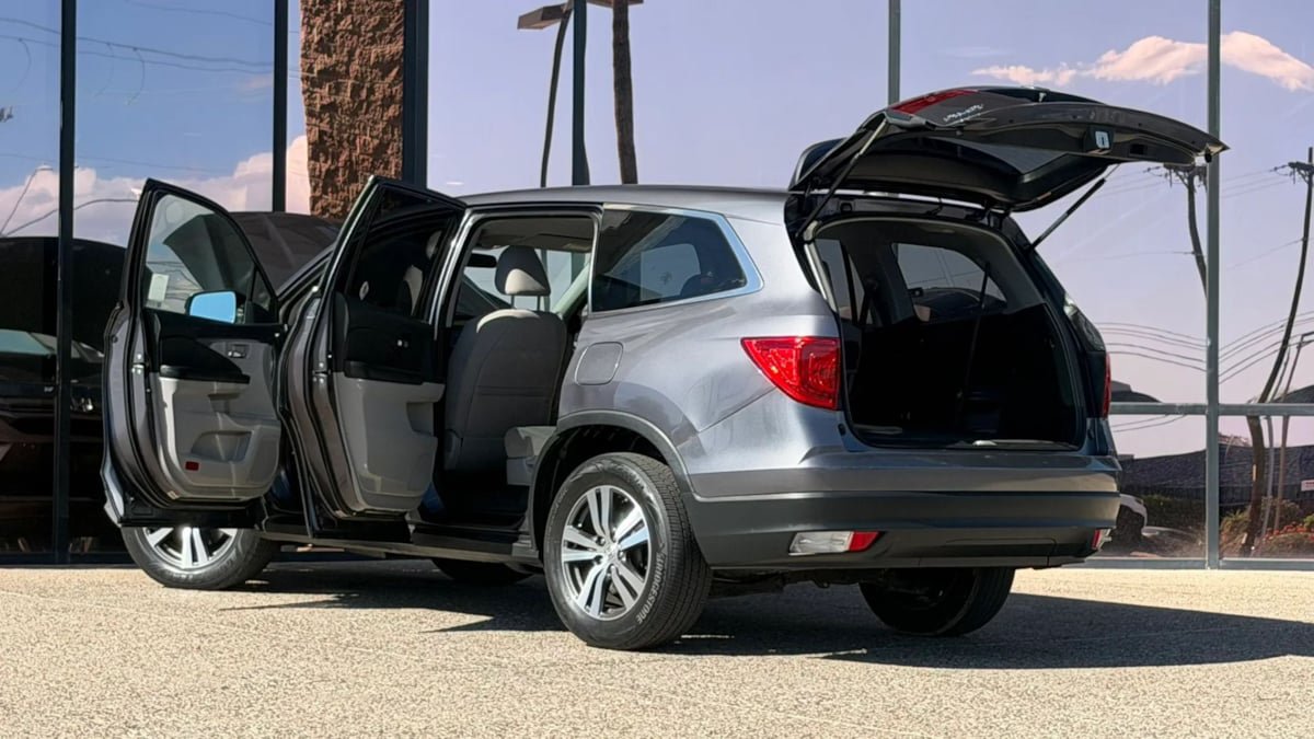 Used 2017 Honda Pilot EX image 30