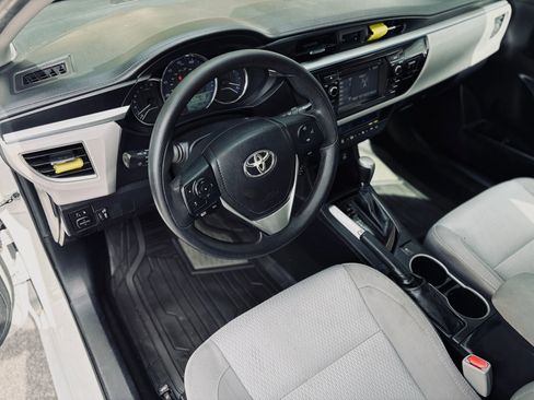 Used 2016 Toyota Corolla LE FWD image 3
