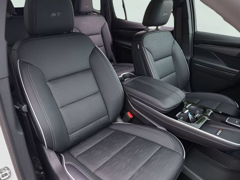 Used 2026 Buick Enclave Sport Touring FWD image 33