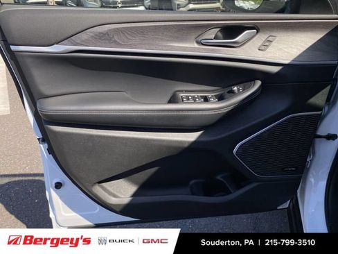 Used 2022 Jeep Grand Cherokee Limited AWD/4WD image 25