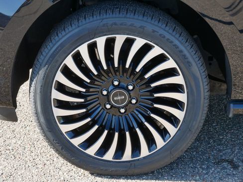 Used 2020 Lincoln Navigator Black Label w/ Cargo Convenience Package AWD/4WD image 12