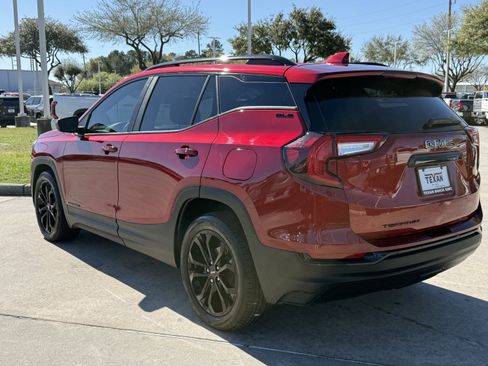 Used 2022 GMC Terrain SLE w/ Driver Convenience Package image 7