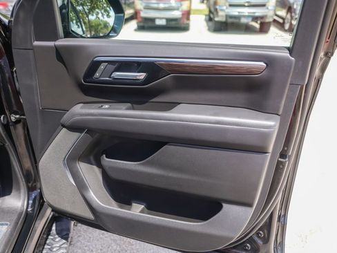 Used 2025 Chevrolet Tahoe Z71 AWD/4WD image 31