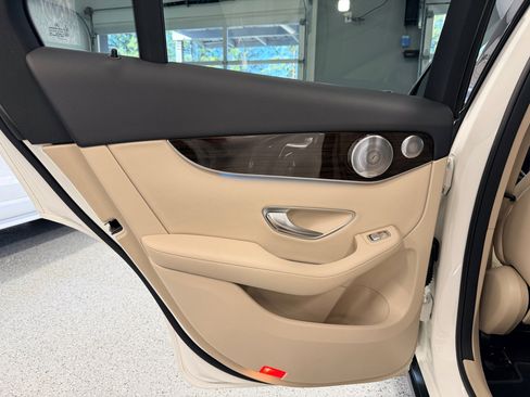 Used 2017 Mercedes-Benz GLC 300 image 21