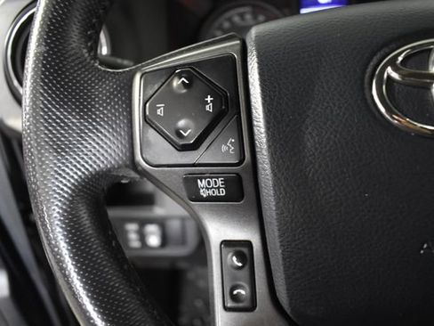 Used 2017 Toyota Tacoma TRD Sport w/ Tow Package (A/T) AWD/4WD image 15