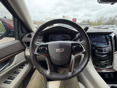 Used 2017 Cadillac Escalade Luxury AWD/4WD image 13