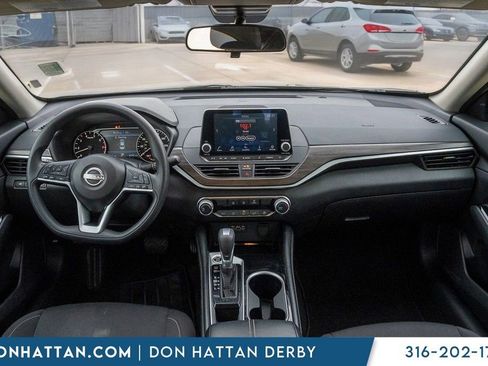 Used 2023 Nissan Altima 2.5 SV image 4