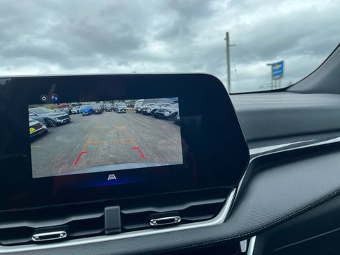 Used 2025 Chevrolet Equinox LT FWD image 24