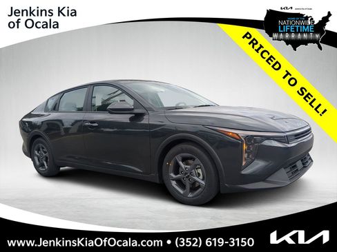 New 2025 Kia K4 LXS image 1