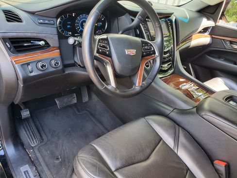 Used 2016 Cadillac Escalade Luxury AWD/4WD image 18