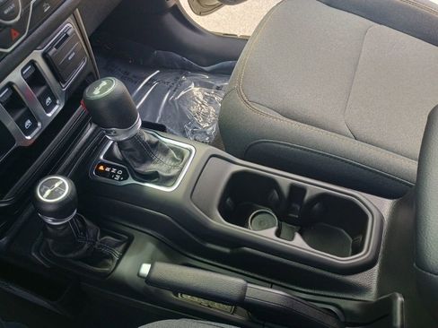 Used 2025 Jeep Wrangler Sport AWD/4WD image 25