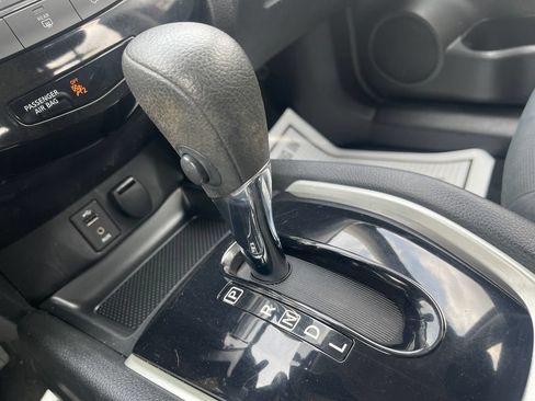 Used 2016 Nissan Rogue S AWD/4WD image 30