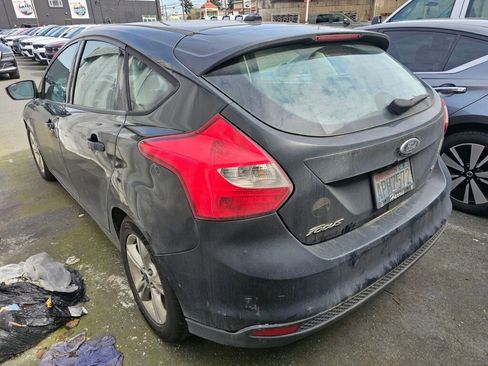 Used 2014 Ford Focus SE w/ SE Winter Package image 5