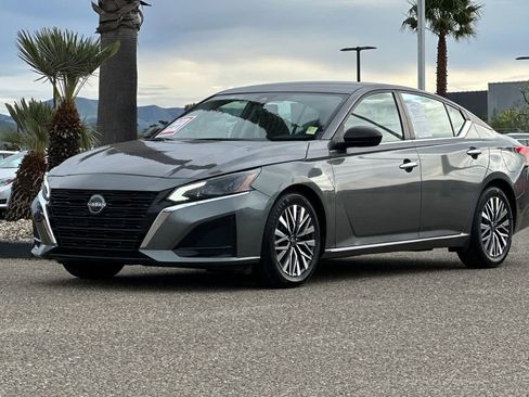 Used 2024 Nissan Altima 2.5 SV image 8