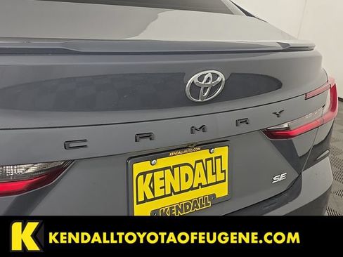 Used 2025 Toyota Camry SE AWD/4WD image 11