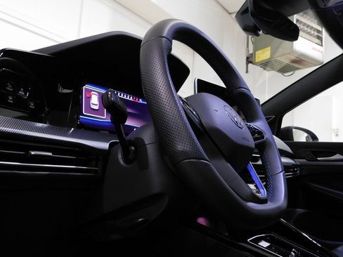 Used 2025 Volkswagen Golf image 32