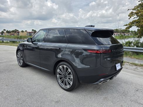 Used 2026 Land Rover Range Rover Sport SE AWD/4WD image 2