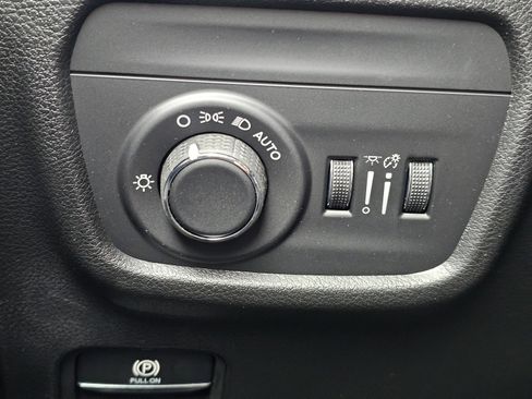 New 2025 Jeep Grand Cherokee L Laredo image 18