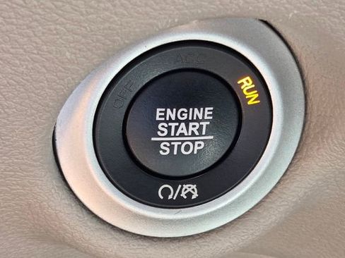 Used 2023 Chrysler Pacifica Touring-L FWD image 24