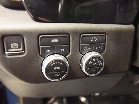 Used 2024 GMC Sierra 1500 Elevation image 17