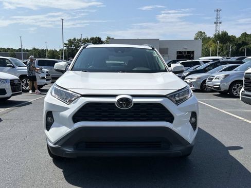 Used 2020 Toyota RAV4 XLE Premium FWD image 3