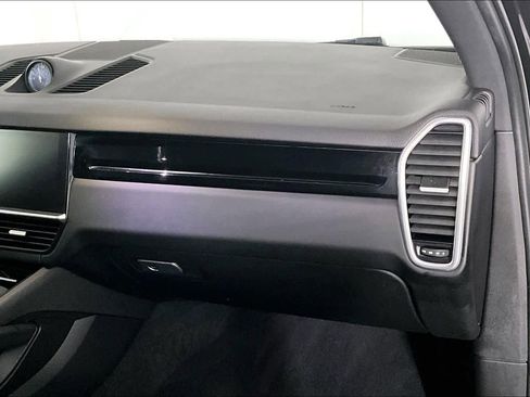 Used 2023 Porsche Cayenne image 18
