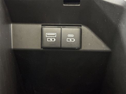 Used 2023 Toyota Camry LE w/ Convenience Package image 32