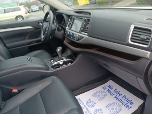 Used 2018 Toyota Highlander XLE image 25