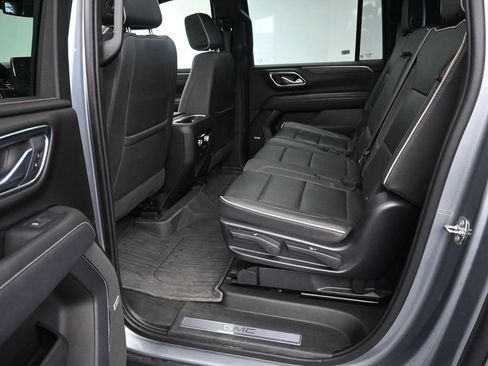 Used 2023 GMC Yukon XL SLT image 17