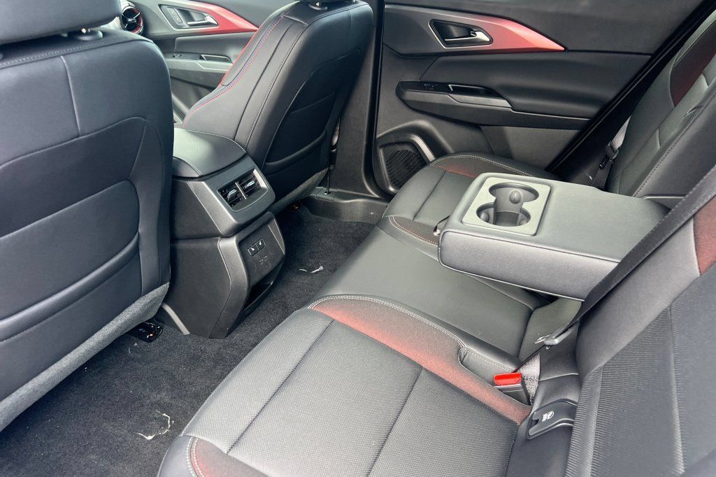 New 2025 Chevrolet Equinox EV RS w/ Convenience Package II AWD/4WD image 9