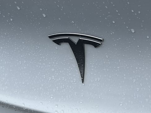 Used 2021 Tesla Model Y Long Range image 8