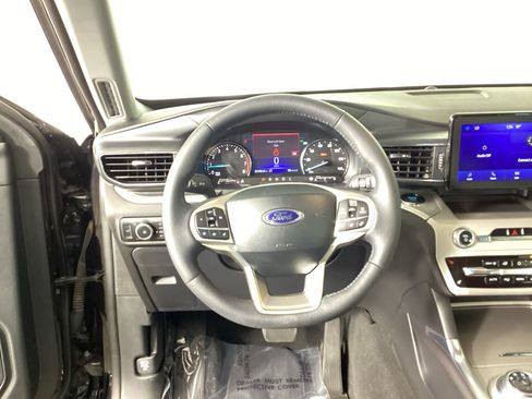 Used 2024 Ford Explorer XLT w/ Equipment Group 202A AWD/4WD image 19
